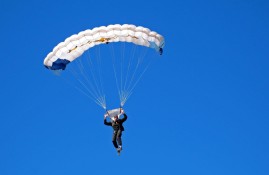 电竞推荐-Rookie遭遇七连败，老鹰教练面临压力！